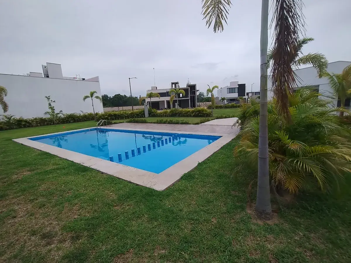 Alberca de Real Campestre, Villahermosa (fotografía real)